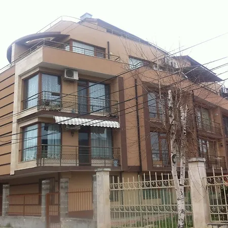 公寓 Komsomolska 40 *